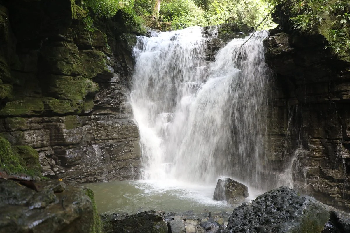 Cascadas de Latas