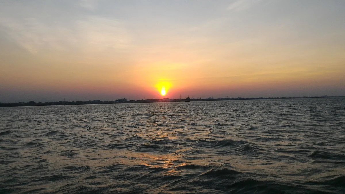 Kejawanan Beach