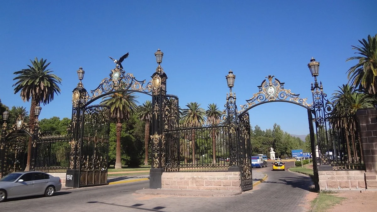 Portones del Parque San Martin