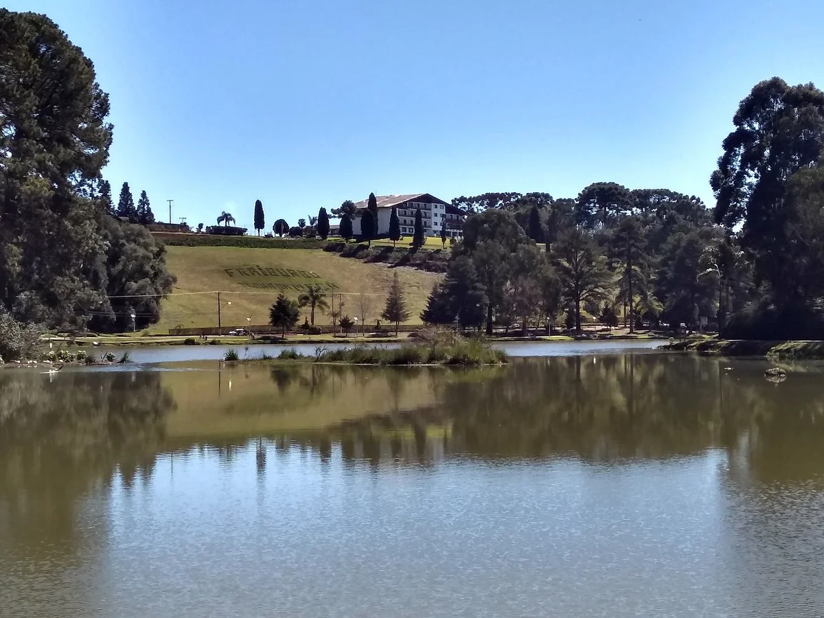 Lago das Araucárias