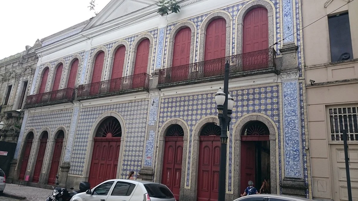 Frontaria Azulejada House