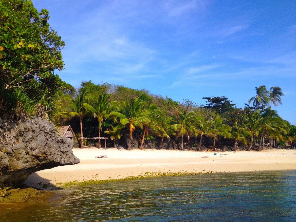 Tatlong Pulo Beach