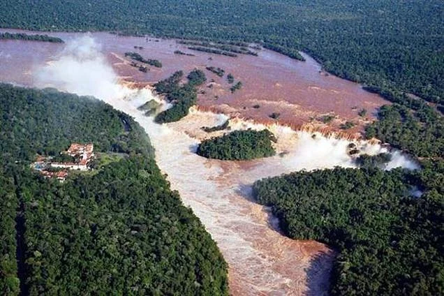 Abseiling in the Iguacu Canyon