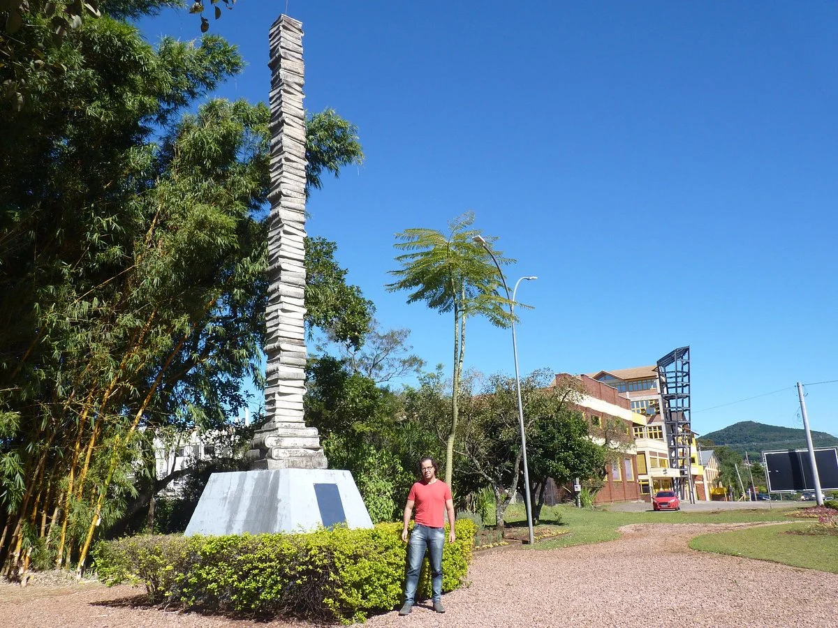 Obelisco dos Livros