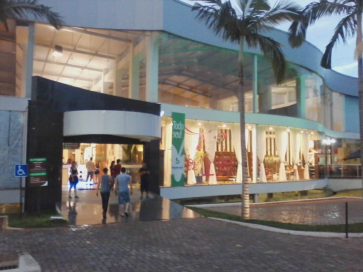 Shopping Boulevard Garden