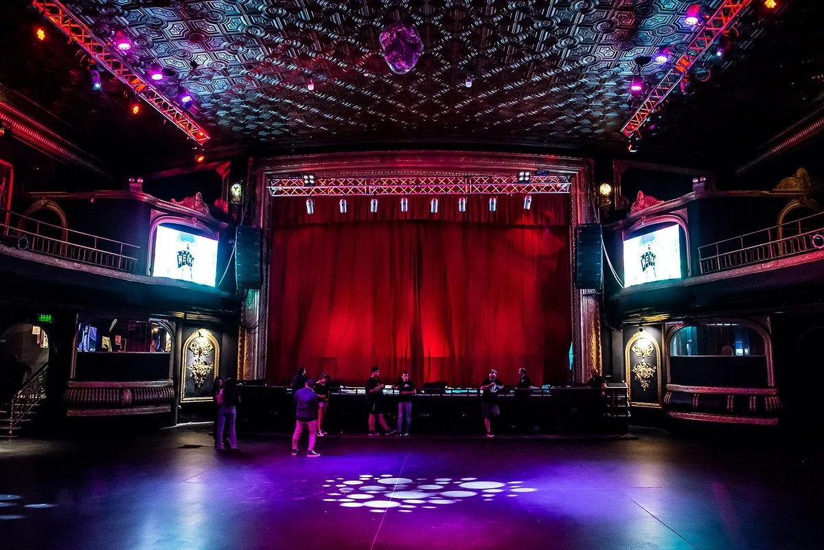 El Teatro Flores
