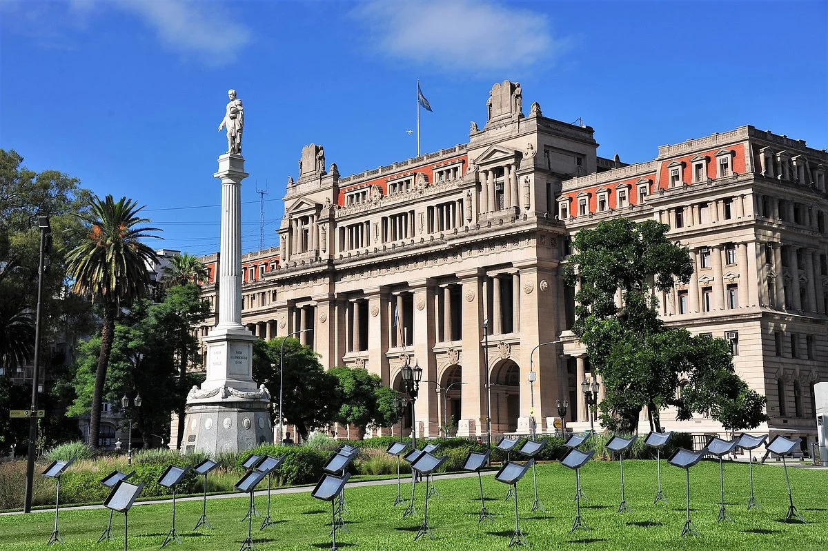 Plaza Lavalle (Lavalle Square)