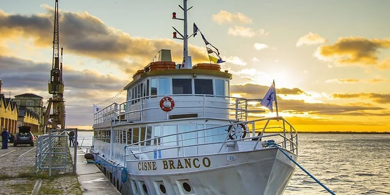 Barco Cisne Branco