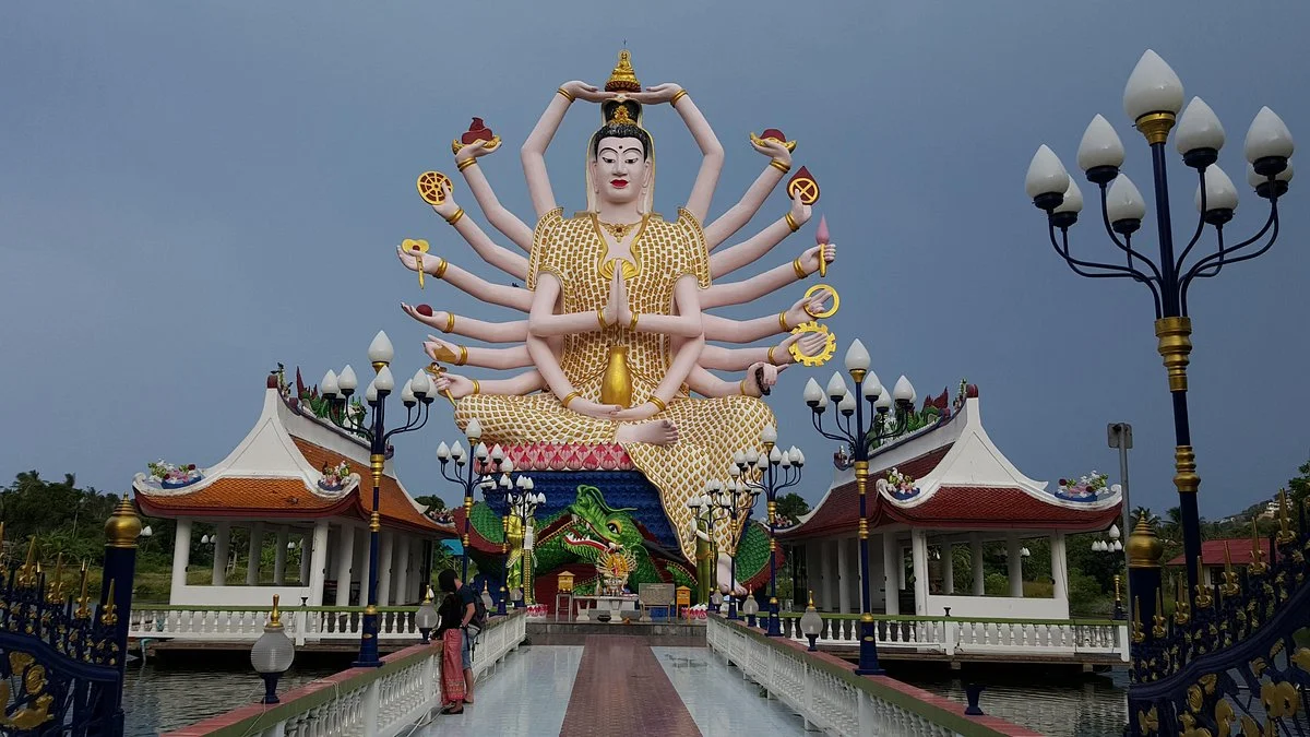 Wat Plai Laem
