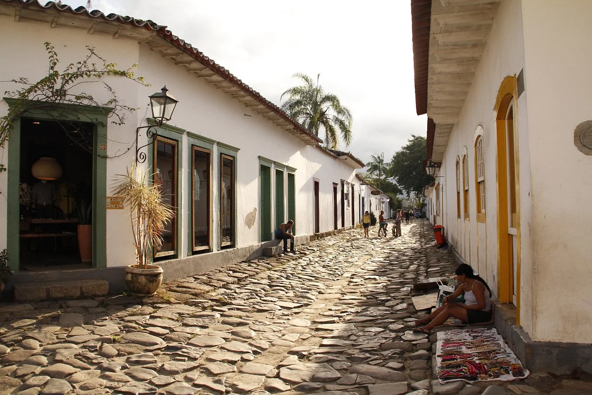 Gray Line Paraty