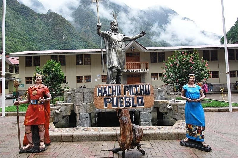 Machu Picchu Pueblo / Machu picchu Town