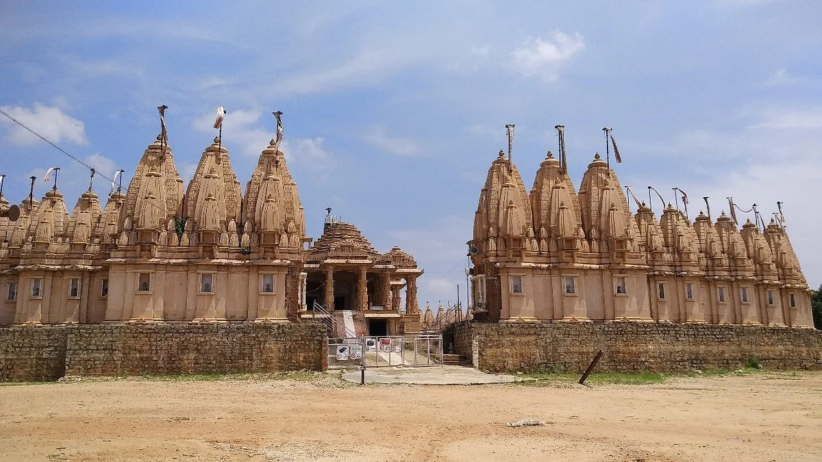 Shree Nakoda Avati 108 Jain Temple