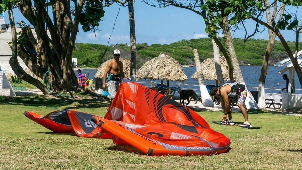 KiyaKite Surfing