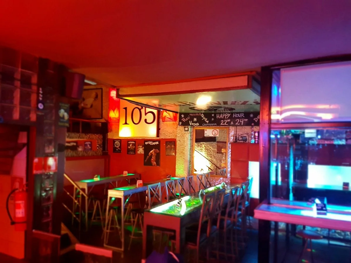 Bar 105