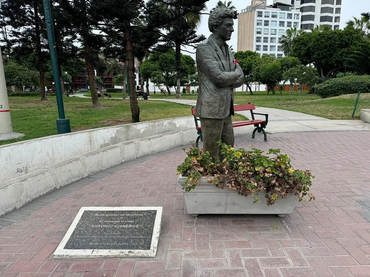 Monumento A Antonio Cisneros