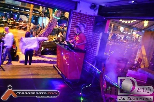 Deus Cafe Bar Parque Lleras