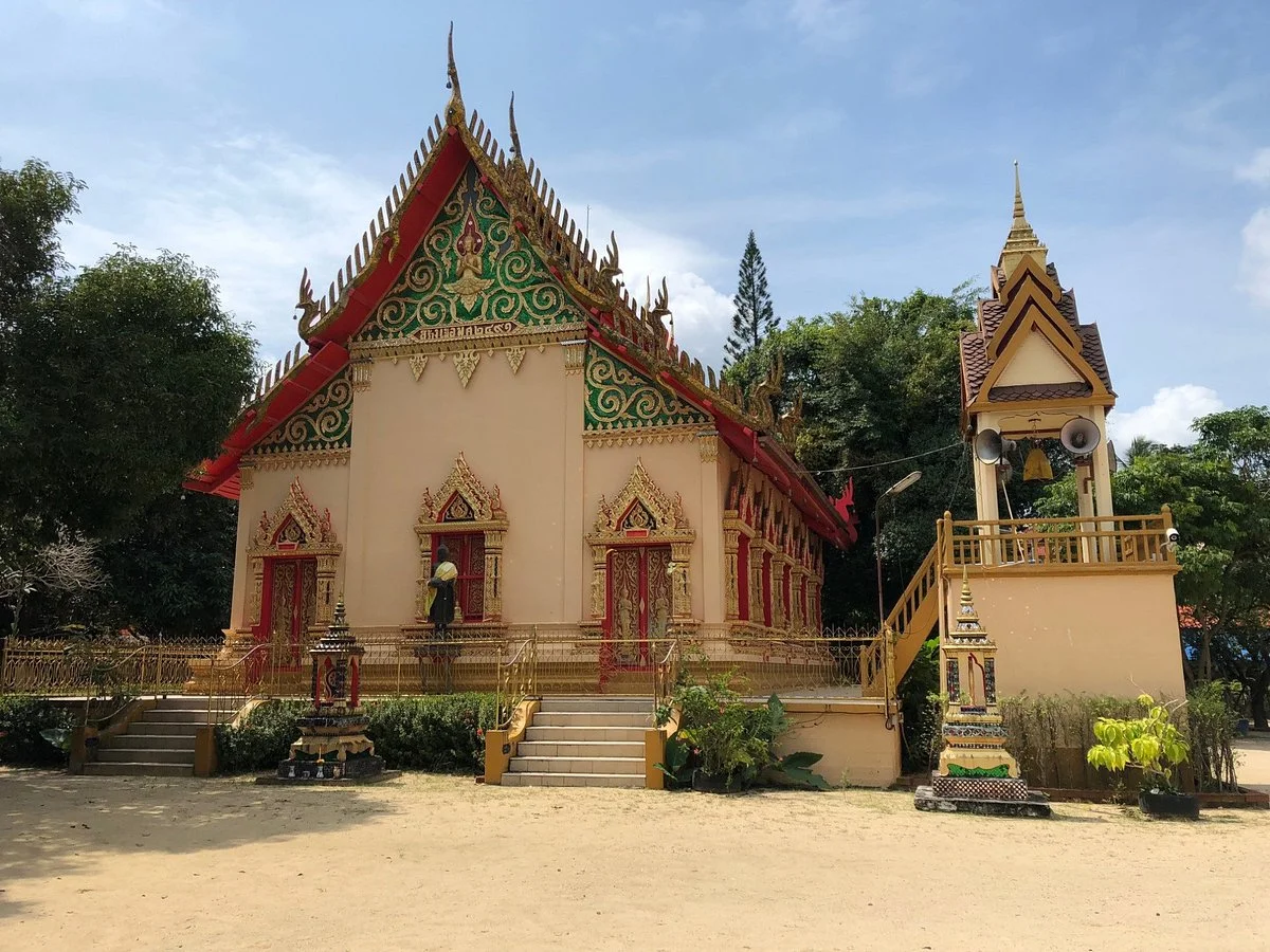 Wat Phu Khao Thong