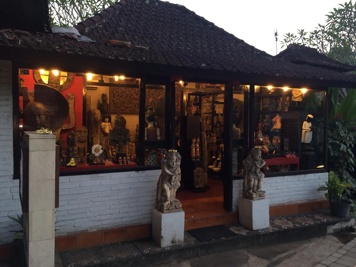 Dinata antique shop