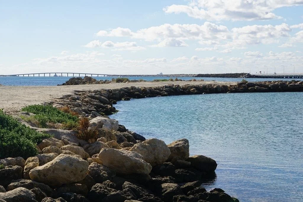 Garden Island Causeway Bridge