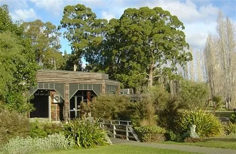 Te Rua-o-te-moko / Fiordland National Park Visitor