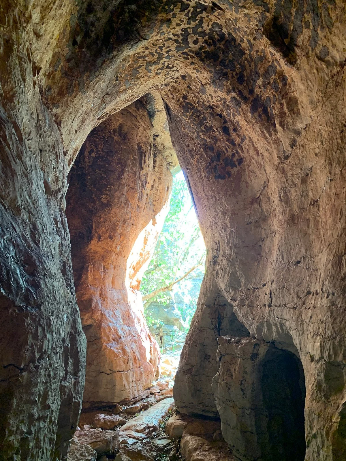 Mimbi Caves
