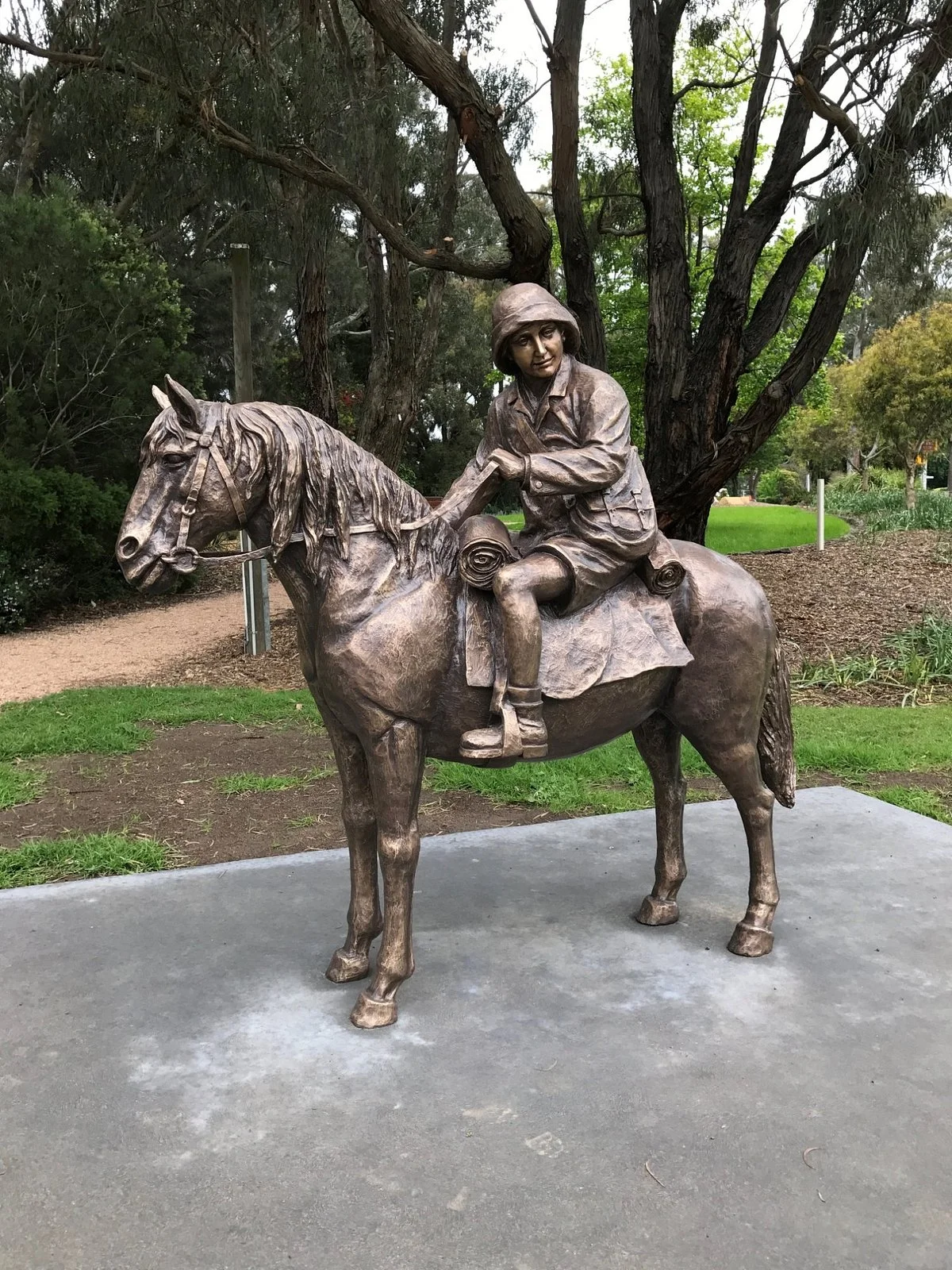 Lennie Gwyther Statue