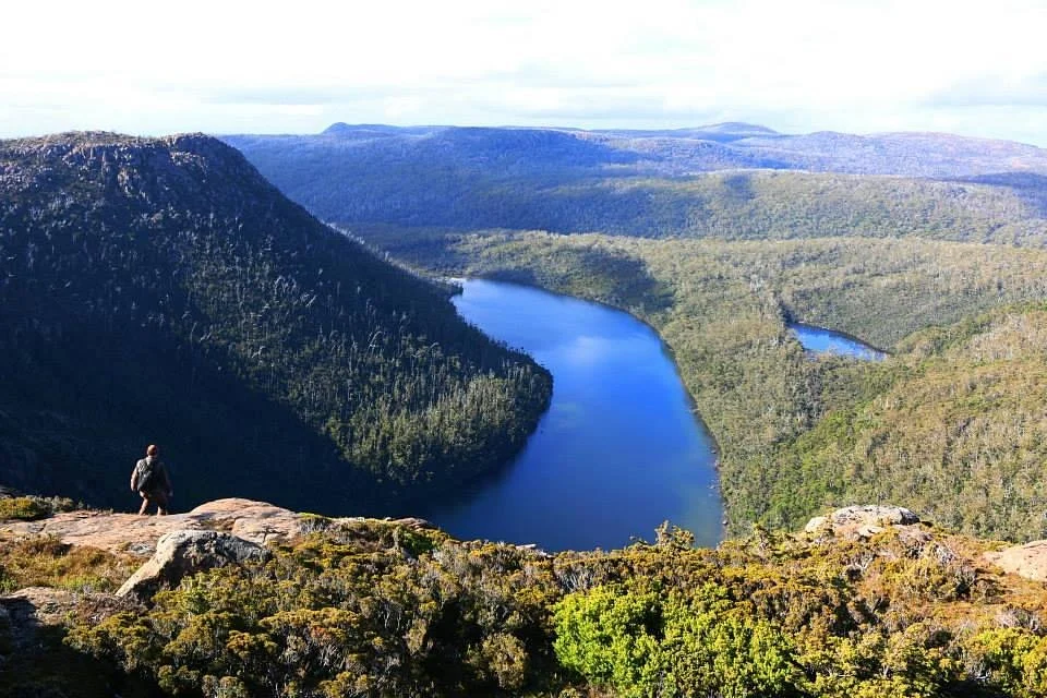 Tarn Shelf