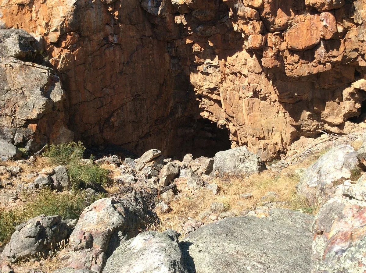 Jingamia Cave