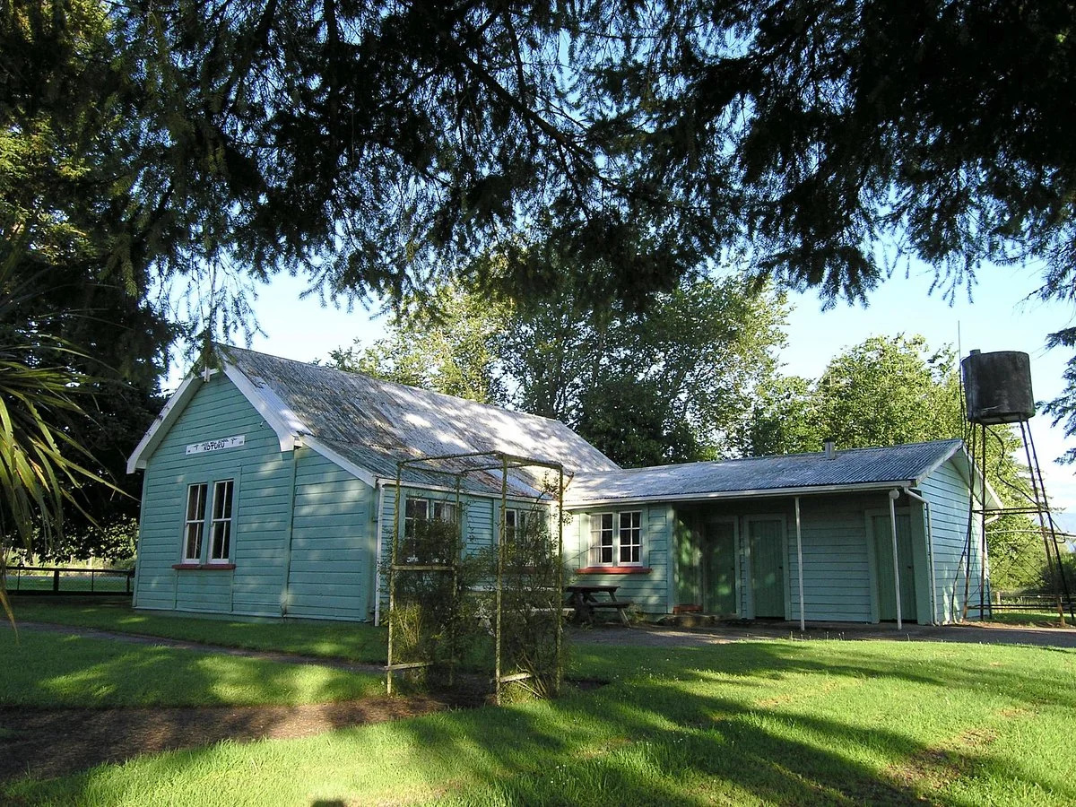 Kotuku School Memorial