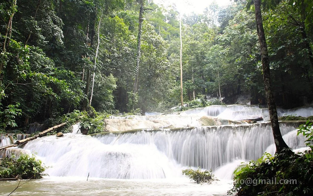 Moramo waterfall