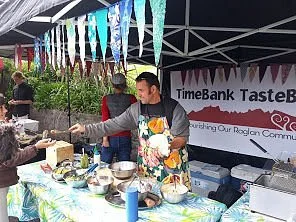 Raglan Creative Market