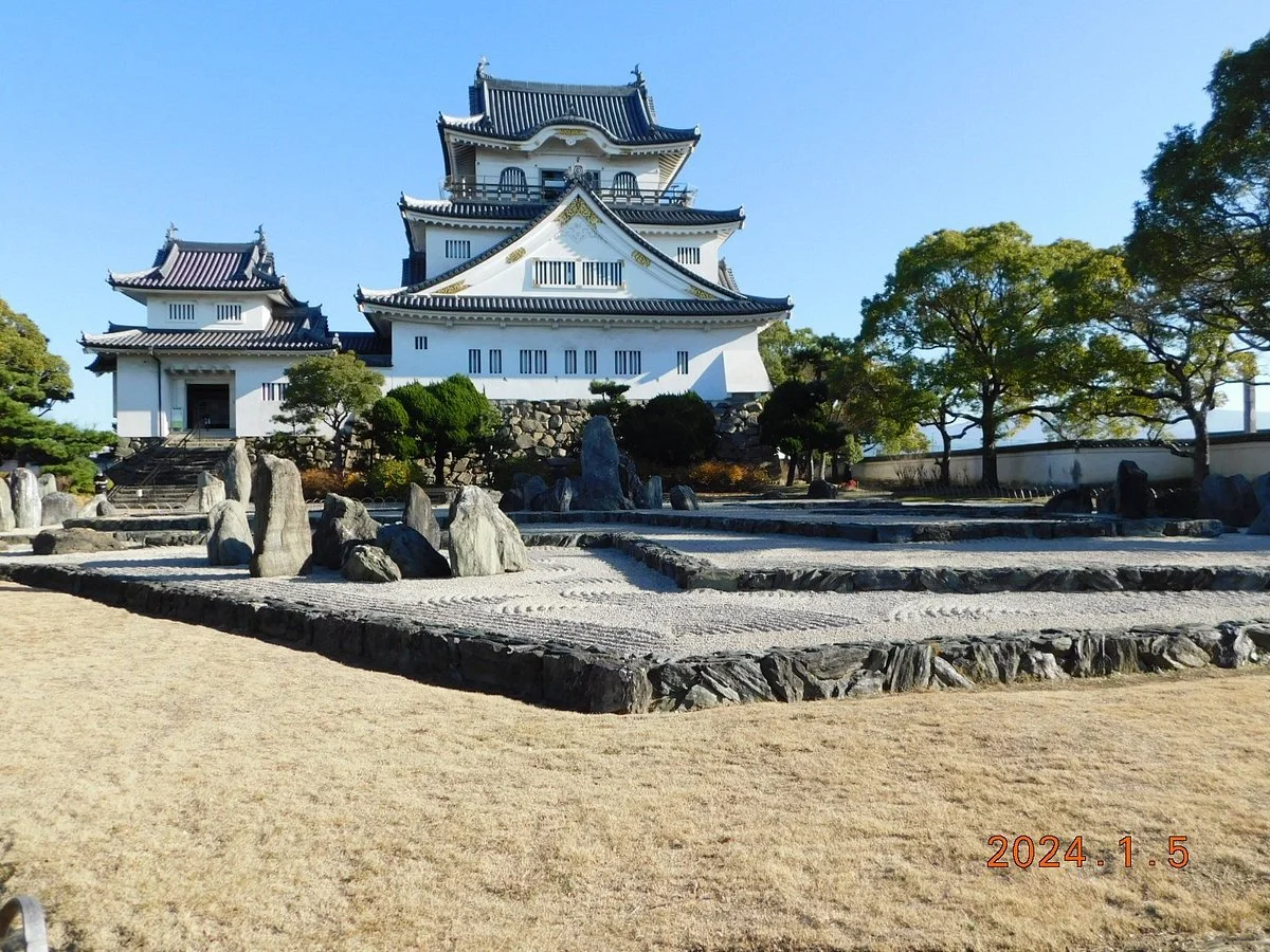 KIshiwada Castle Garden Hachijin no Niwa