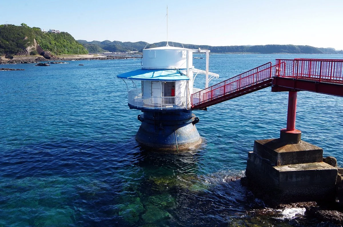 Kushimoto Marine Park Undersea Tower