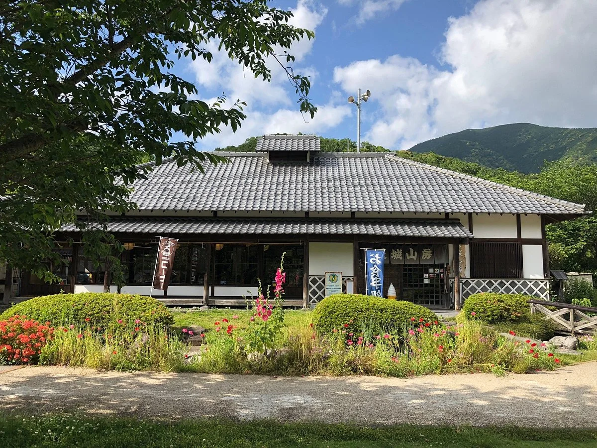 Michi-no-Eki Hana no Sanseien Izu Matsuzaki