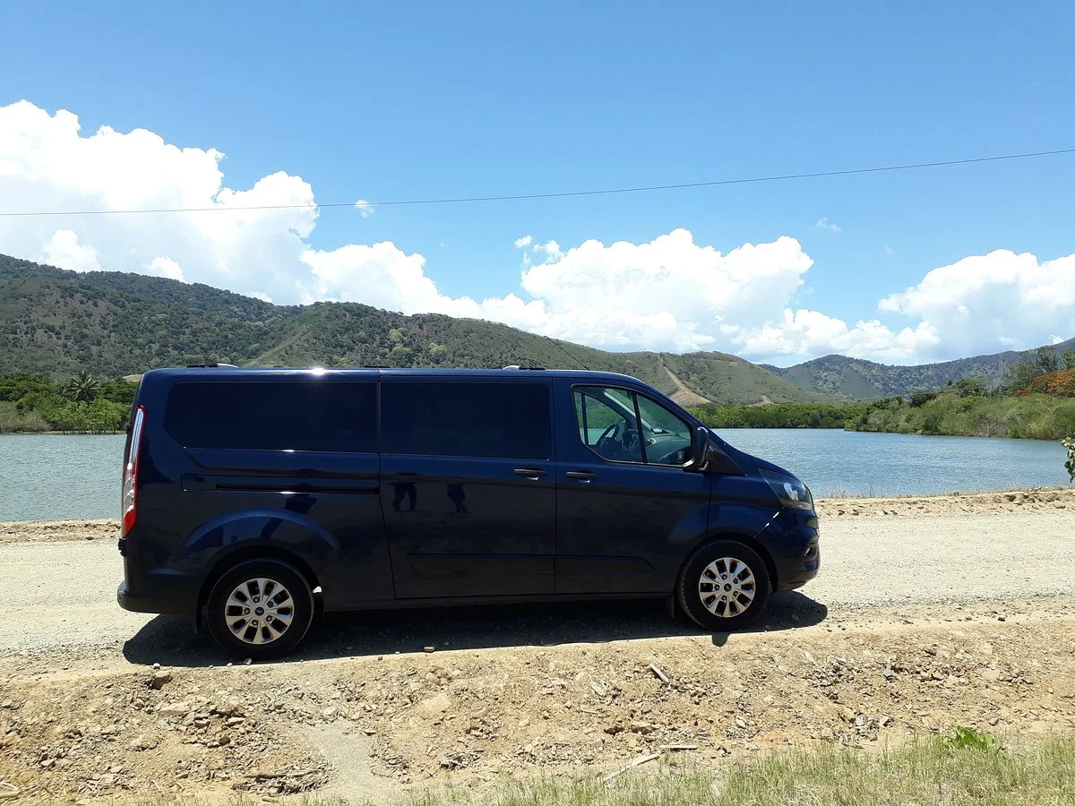 Smith Voyage Airport Shuttle