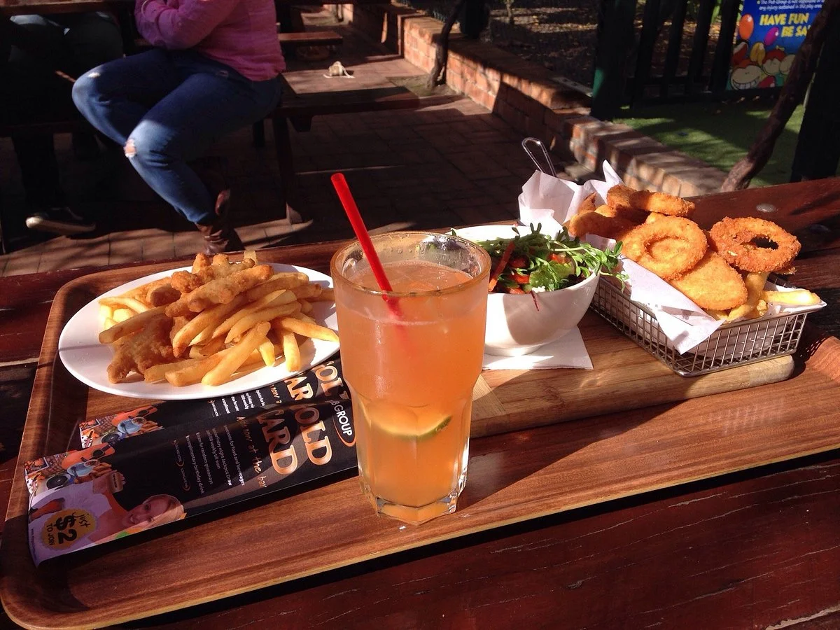 Longyard Hotel Pub
