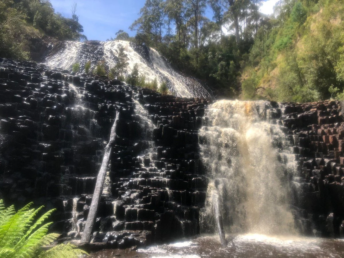 Dip Falls