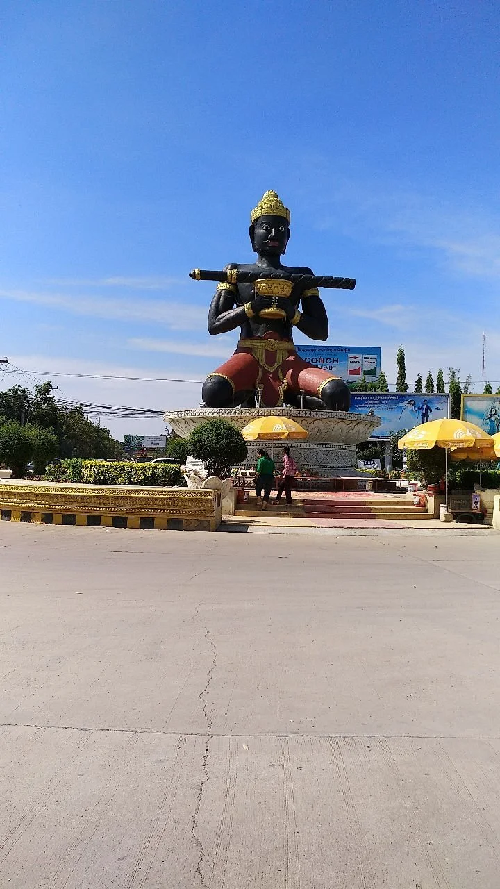 Ta Dumbong Kro Aung Statue
