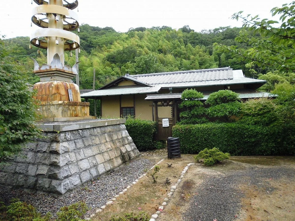 Shizukagozen's Grave