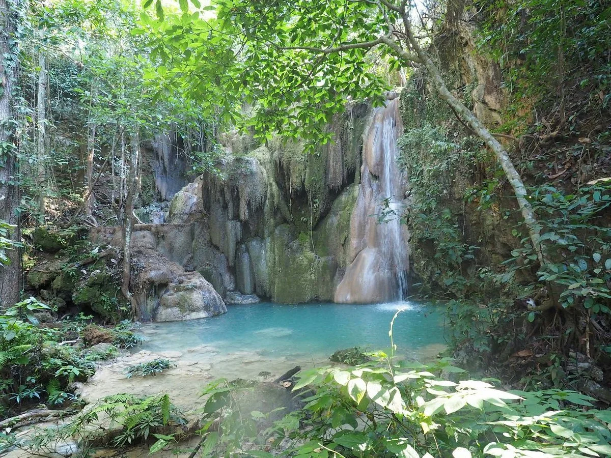 Bua Thong Waterfalls (Nam Phu Chet Si)