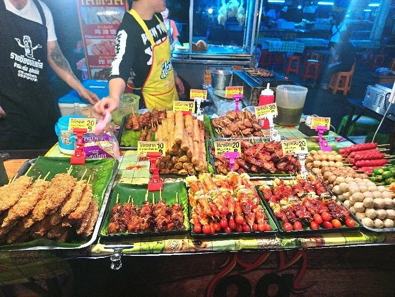 Bumrung Buri Market