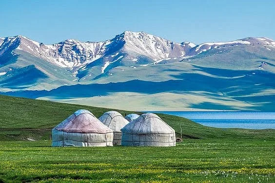 Son Kul Lake
