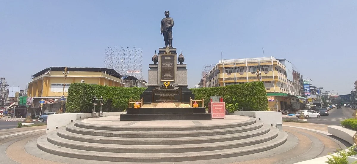 Krom Luang Prachaksinlapakhom Monument