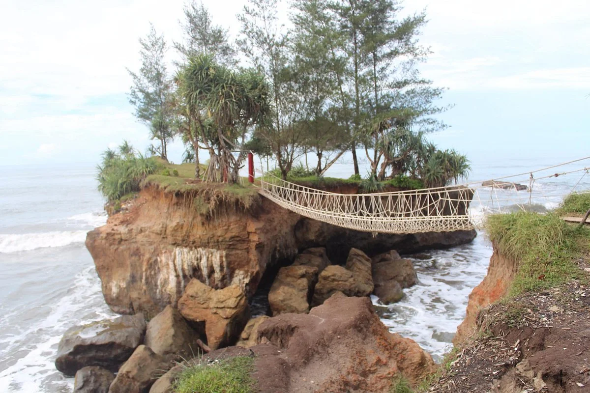 Pantai Sungai Suci