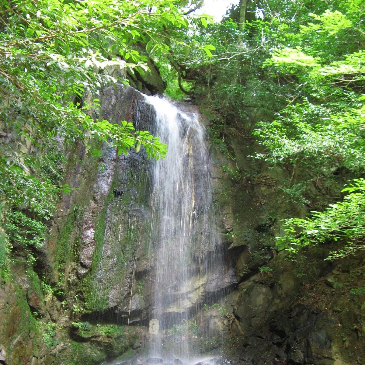 Momoo no Taki Falls