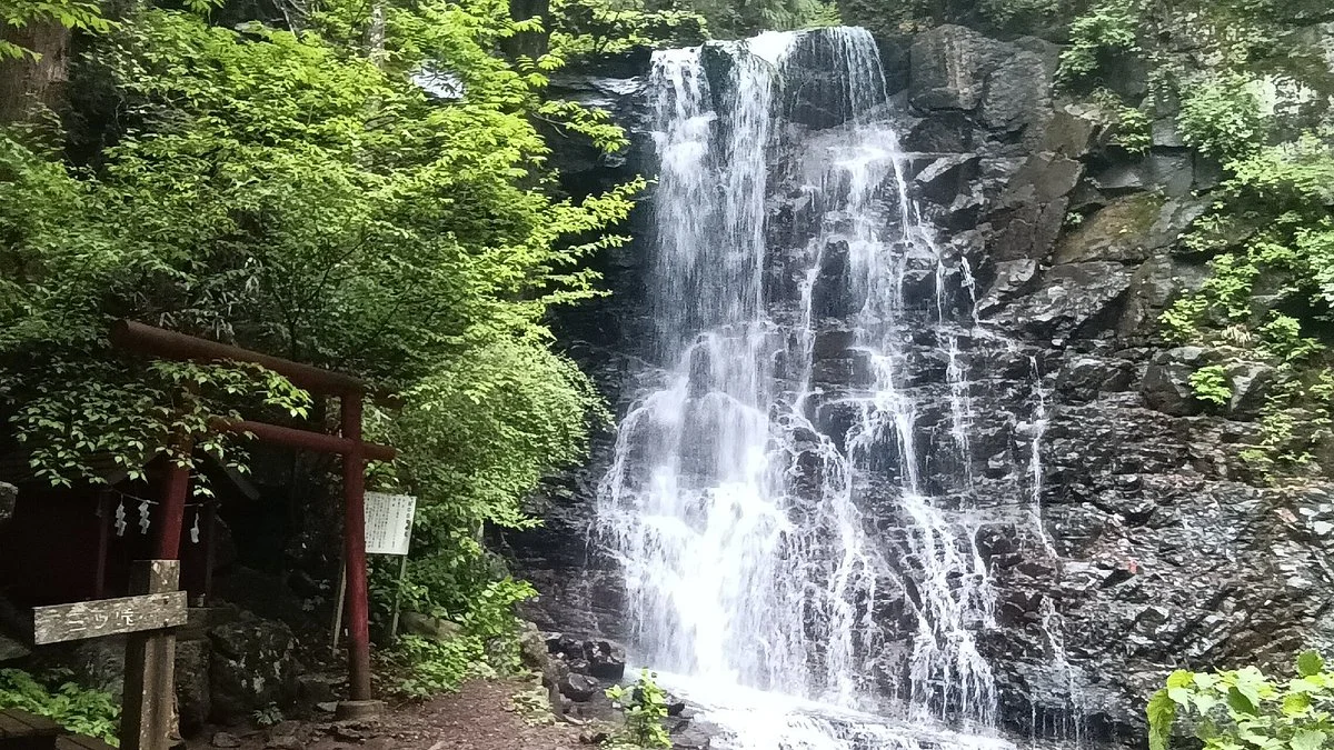 Haha no Shirataki Waterfall