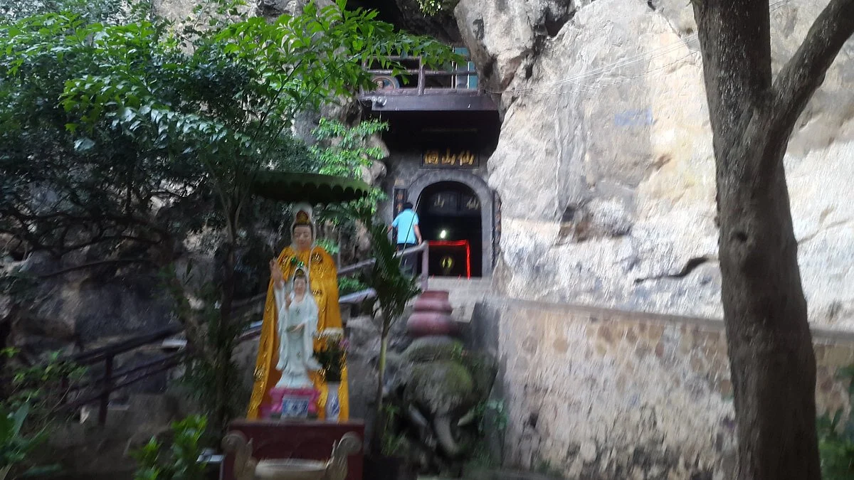Thanh Van Pagoda (Thach Dong Cave Pagoda)