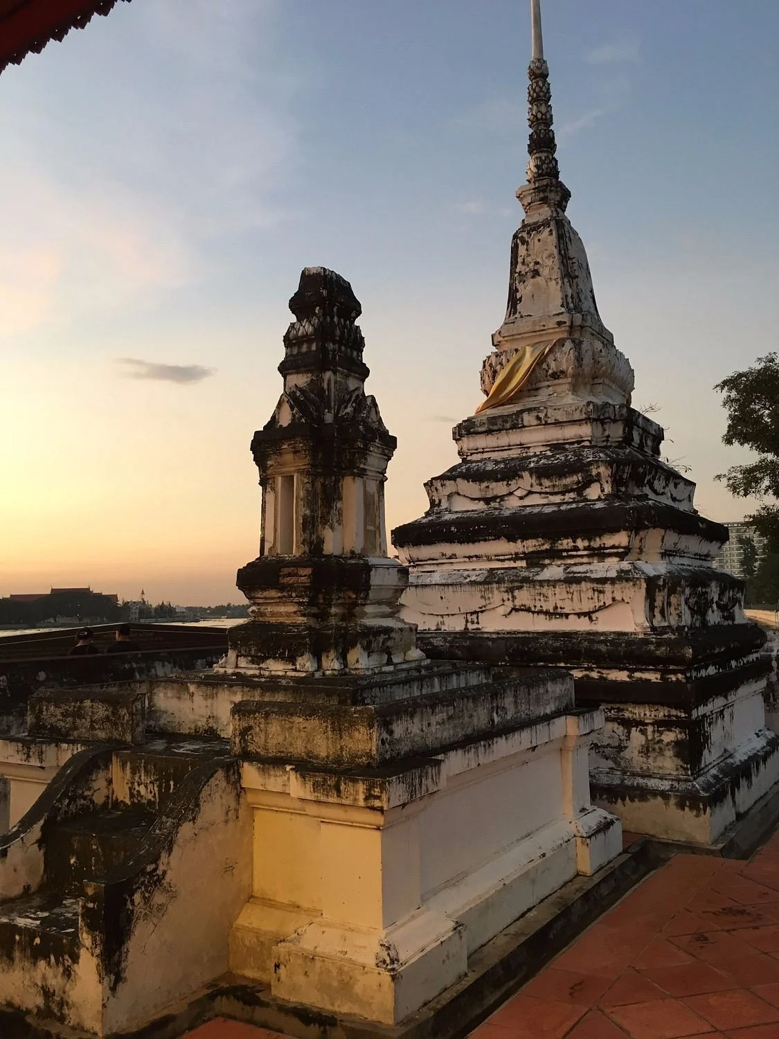 Choeng Tha-Na Bot Temple