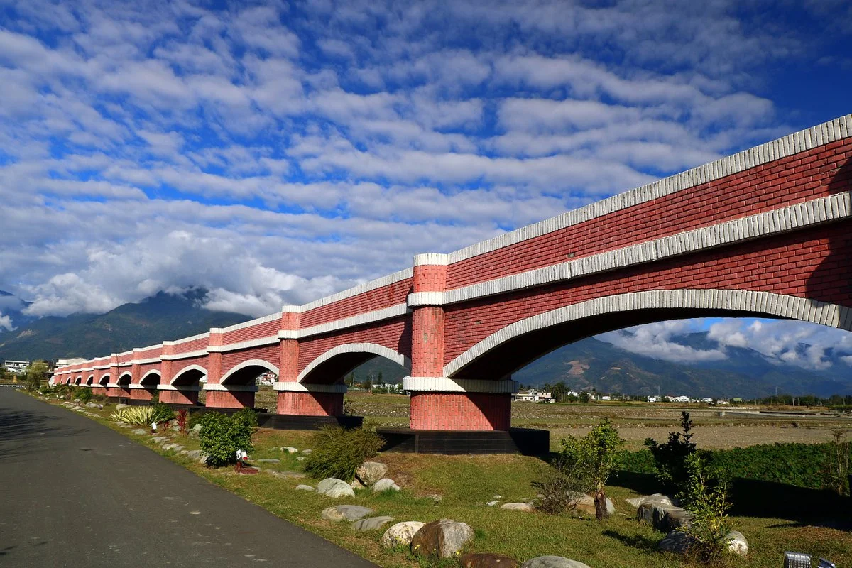 Er Ceng Ping Shui Bridge