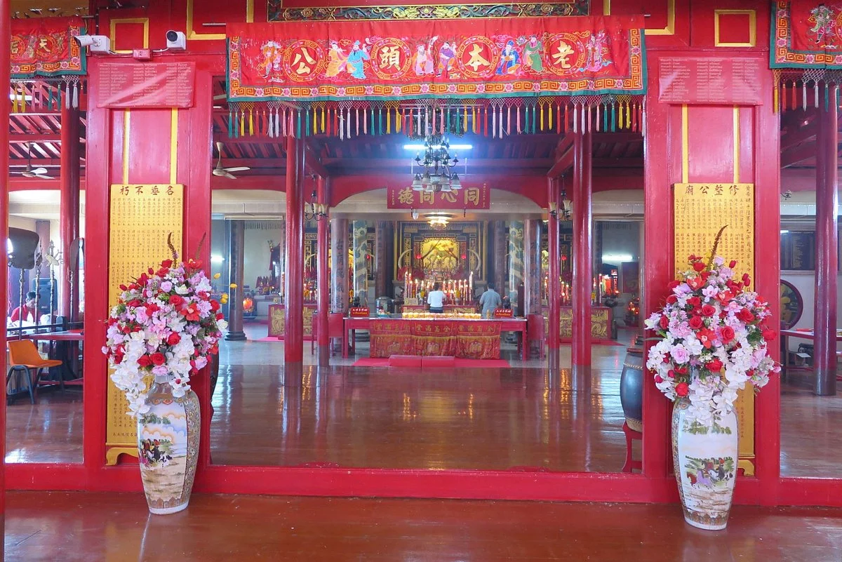 Chao Pho Thepharak-Chao Mae Thapthim Shrine